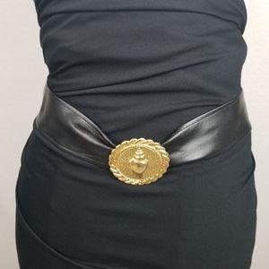 Shell gold toned vintage belt